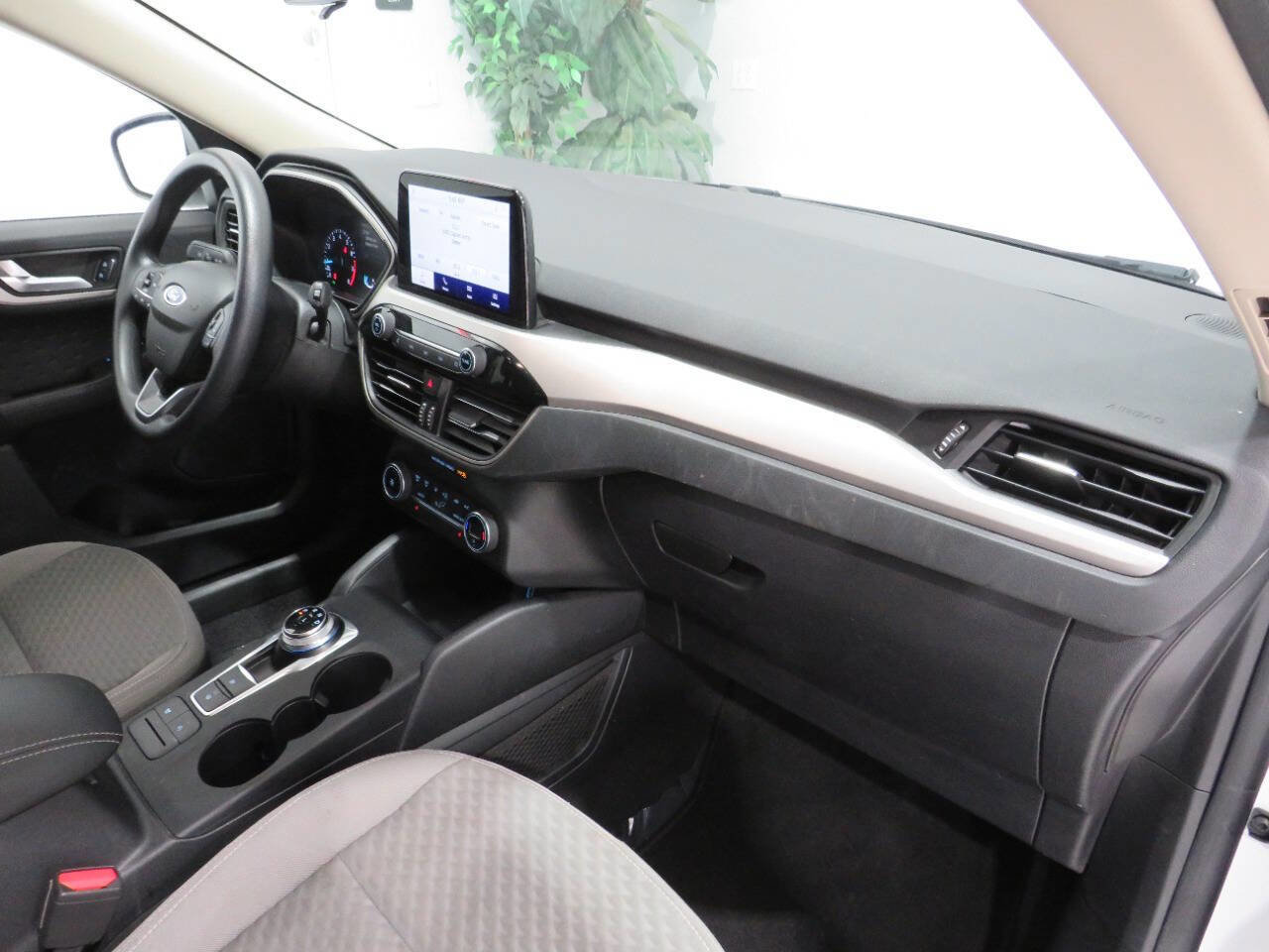 Used 2020 Ford Escape SE image 10