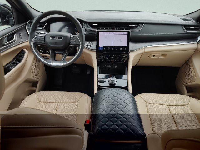Used 2023 Jeep Grand Cherokee L Limited w/ Luxury Tech Group II AWD/4WD image 9