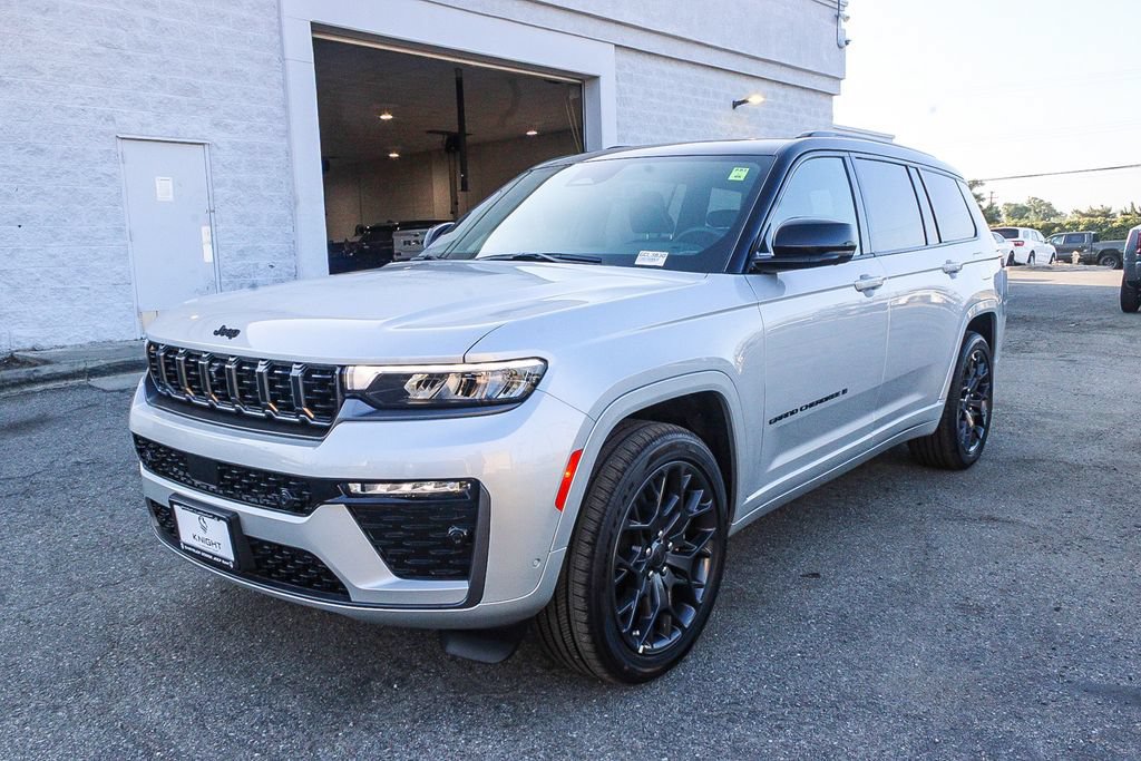 New 2026 Jeep Grand Cherokee L Summit w/ Obsidian Package AWD/4WD image 4