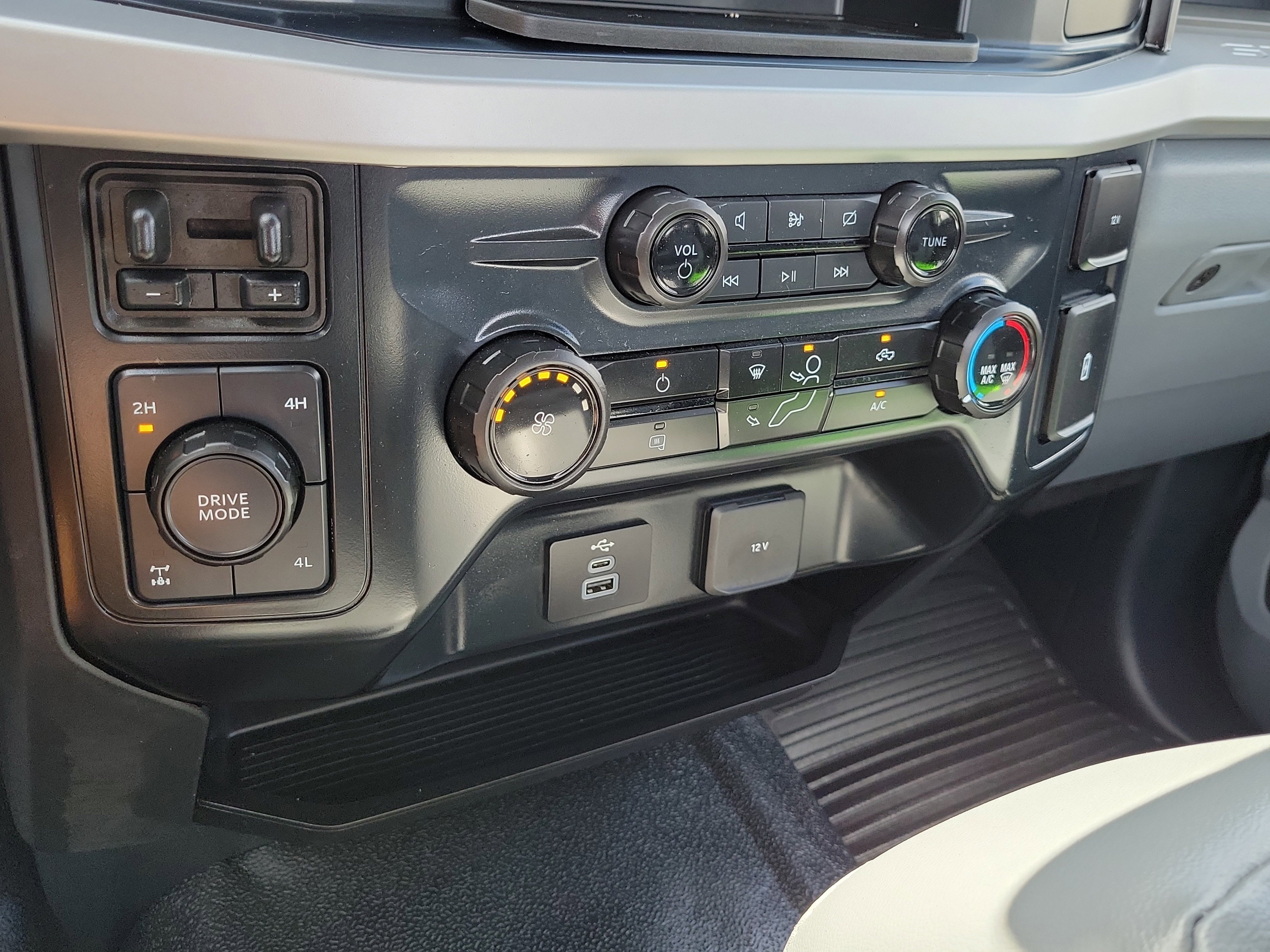 Certified 2024 Ford F250 XL w/ FX4 Off-Road Package image 21