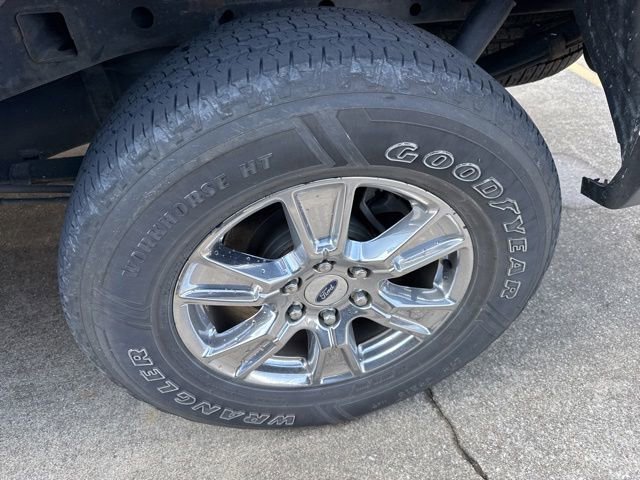 Used 2015 Ford F150 Lariat w/ Equipment Group 502A Luxury AWD/4WD image 6