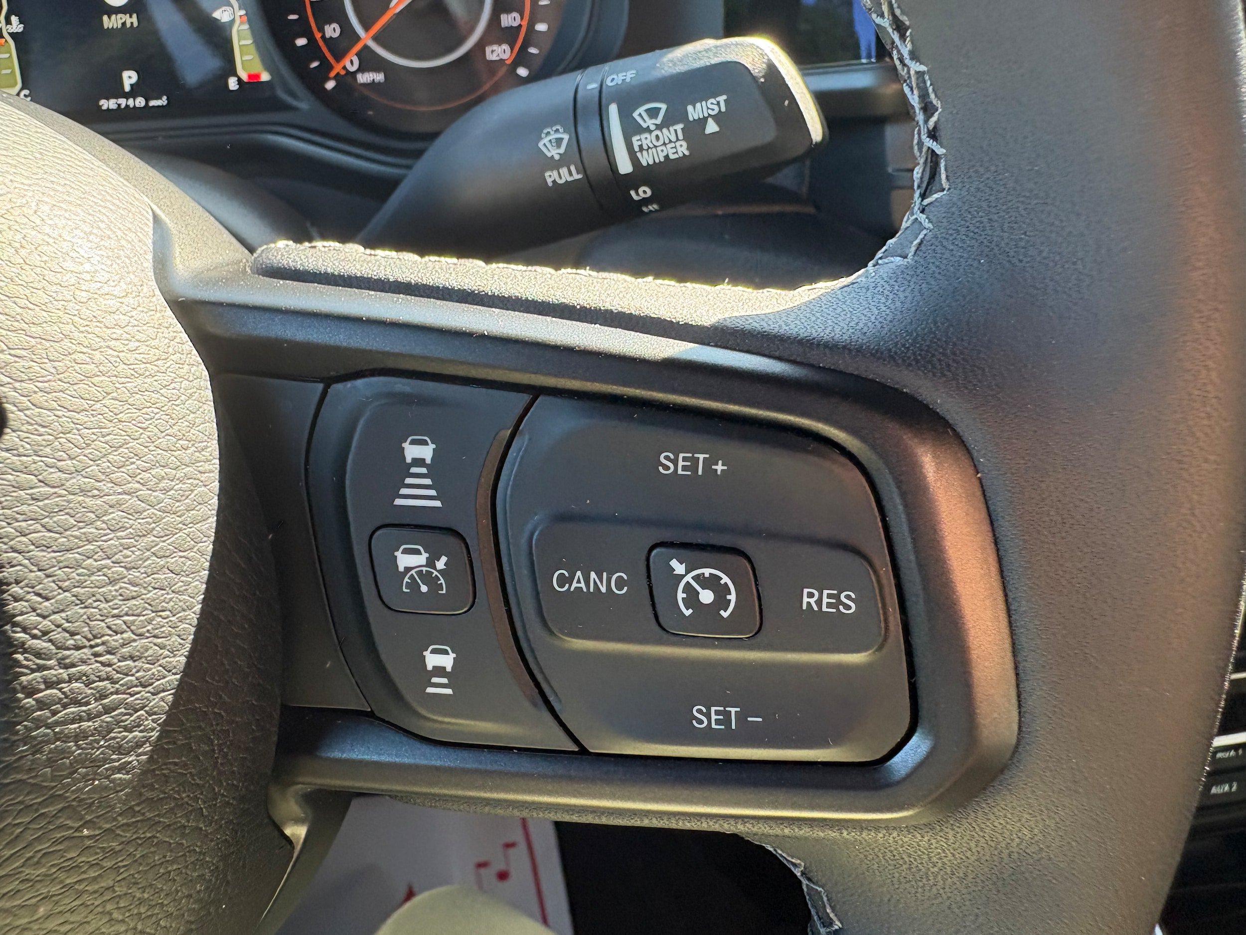 Certified 2025 Jeep Gladiator Sport AWD/4WD image 17