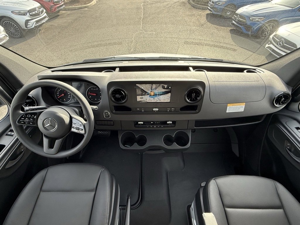 Used 2024 Mercedes-Benz Sprinter 3500 image 32
