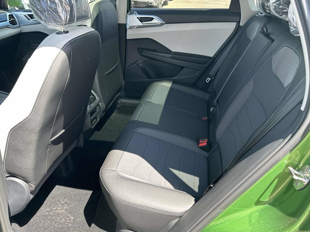 New 2026 Volkswagen Taos SE FWD image 8
