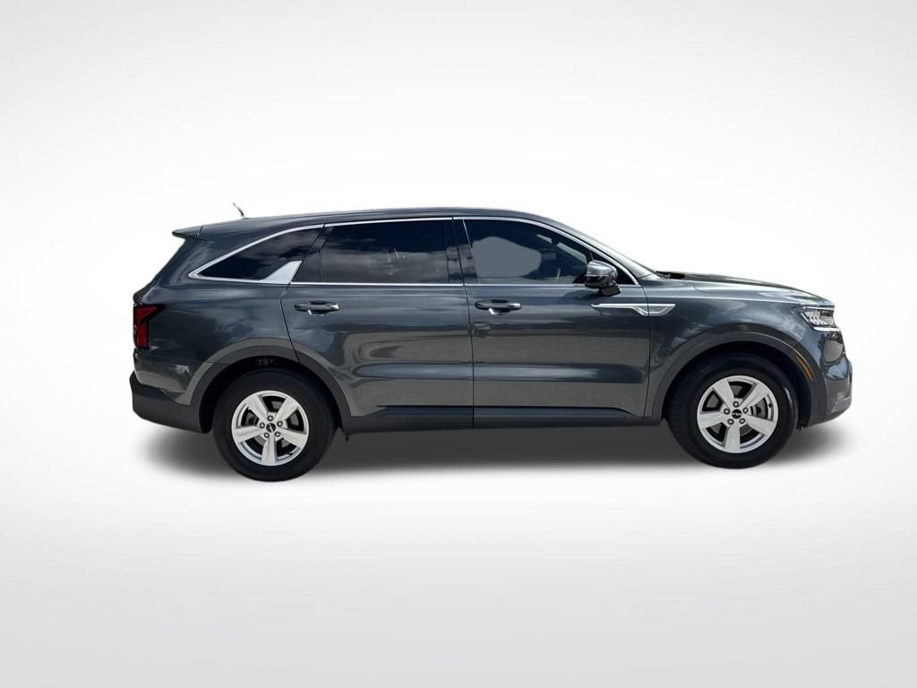 Used 2023 Kia Sorento LX FWD image 4