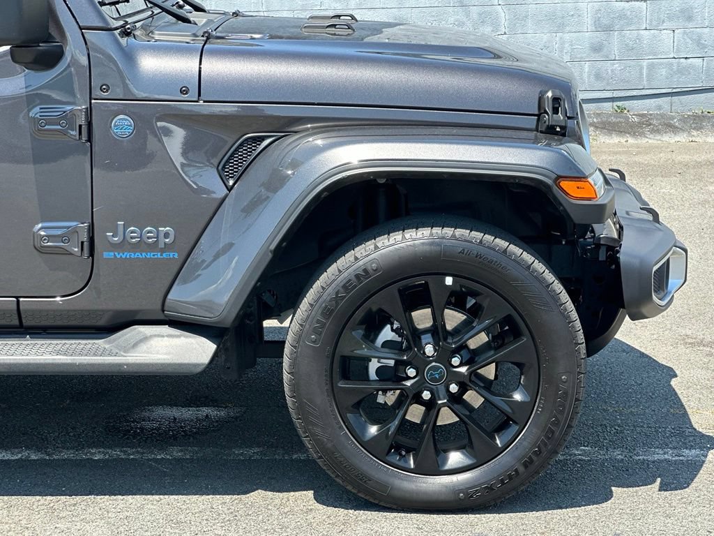 Used 2025 Jeep Wrangler Unlimited Sahara AWD/4WD image 41