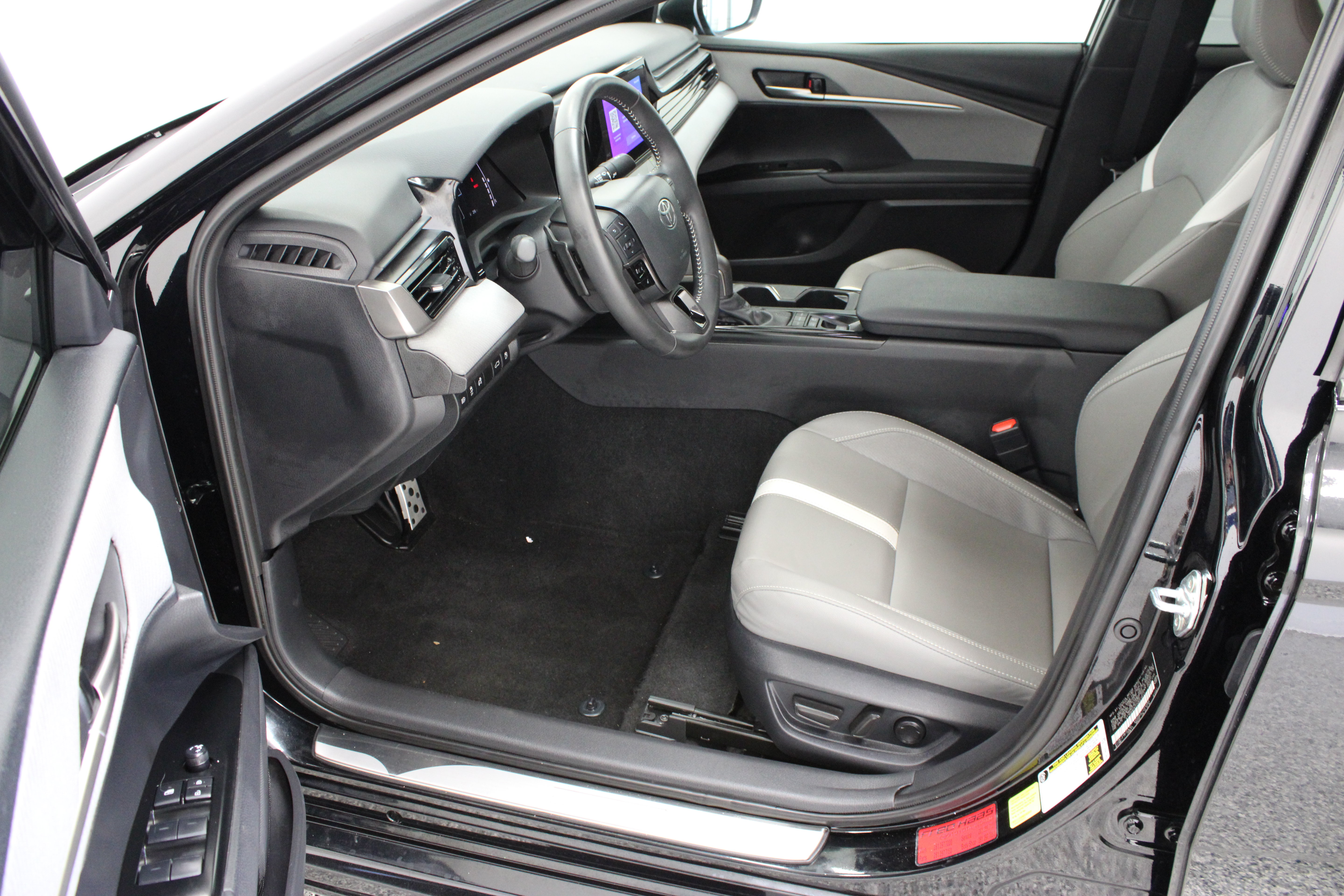 Used 2026 Toyota Camry SE w/ Convenience Package FWD image 14