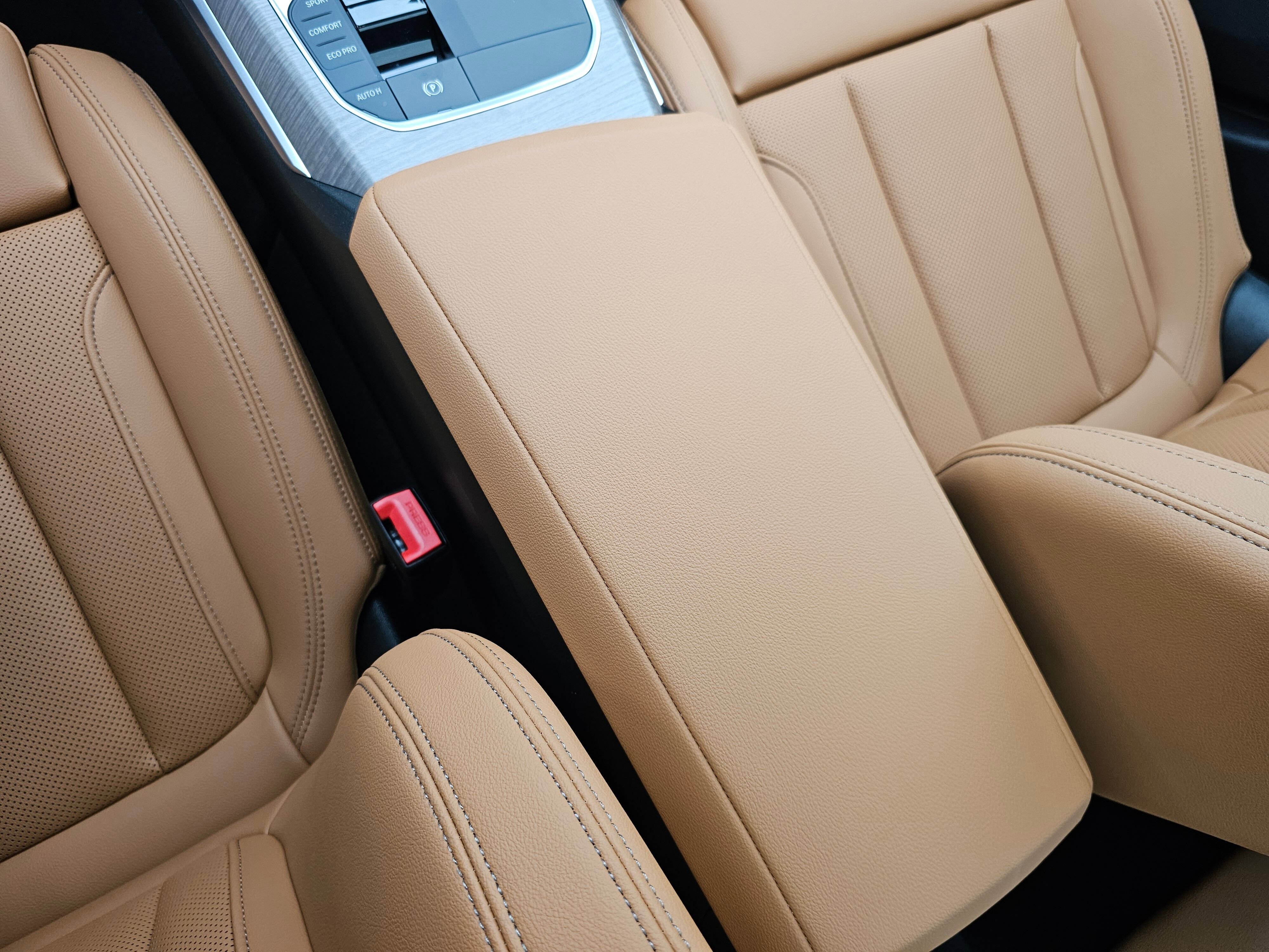 New 2025 BMW 330i xDrive Sedan w/ Premium Package image 24