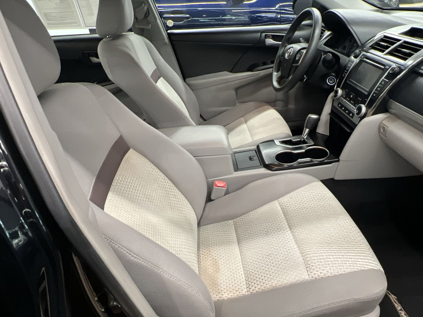 Used 2014 Toyota Camry LE w/ Moonroof Package FWD image 22