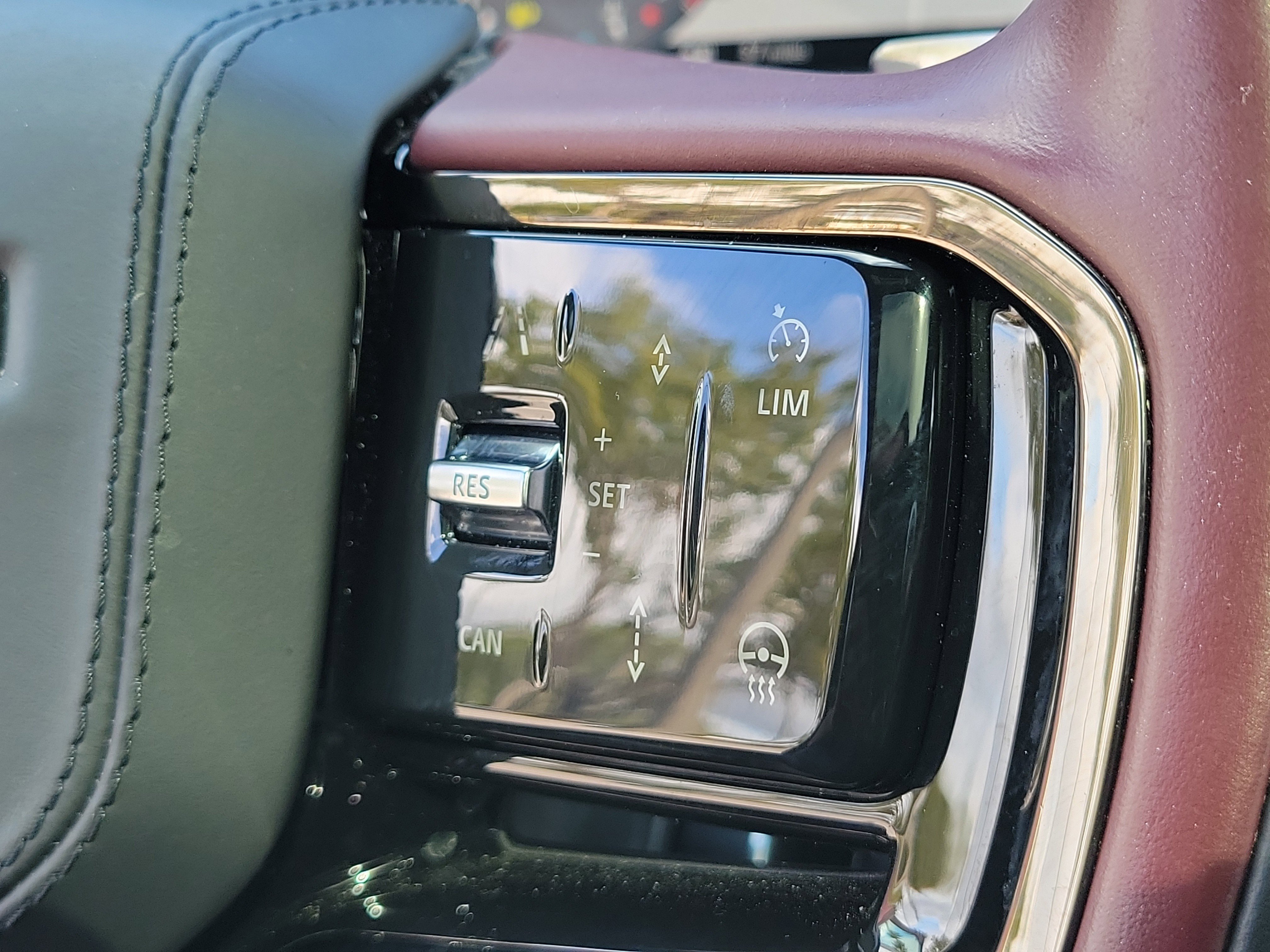 Used 2024 Land Rover Range Rover Velar Dynamic HSE image 27