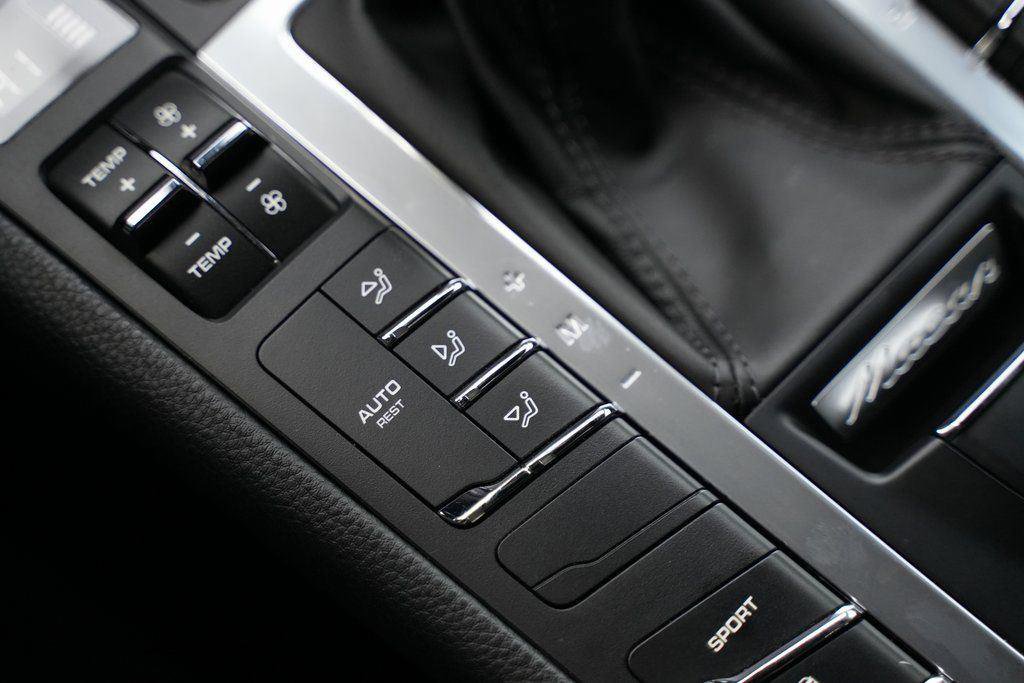Used 2017 Porsche Macan w/ Driver Memory Package image 45
