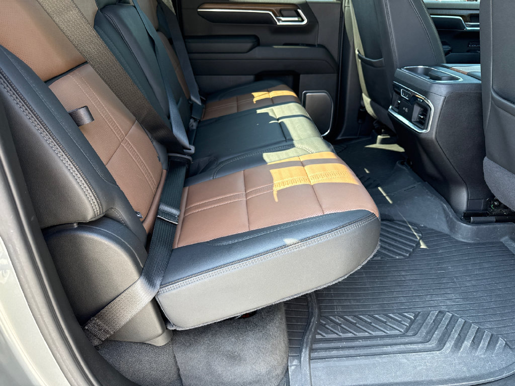 Used 2024 Chevrolet Silverado 1500 High Country w/ Technology Package AWD/4WD image 17