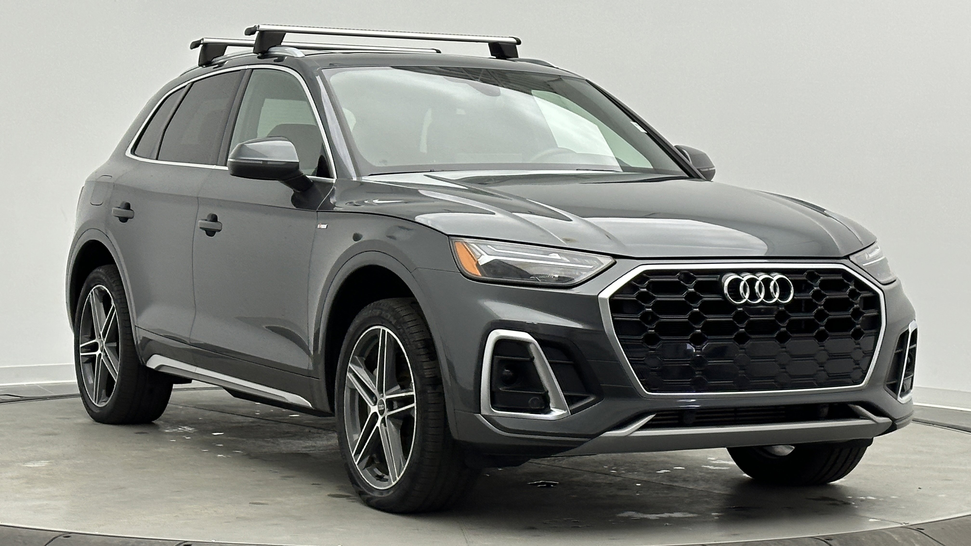 Used 2022 Audi Q5 e Premium Plus w/ Premium Plus Package image 3