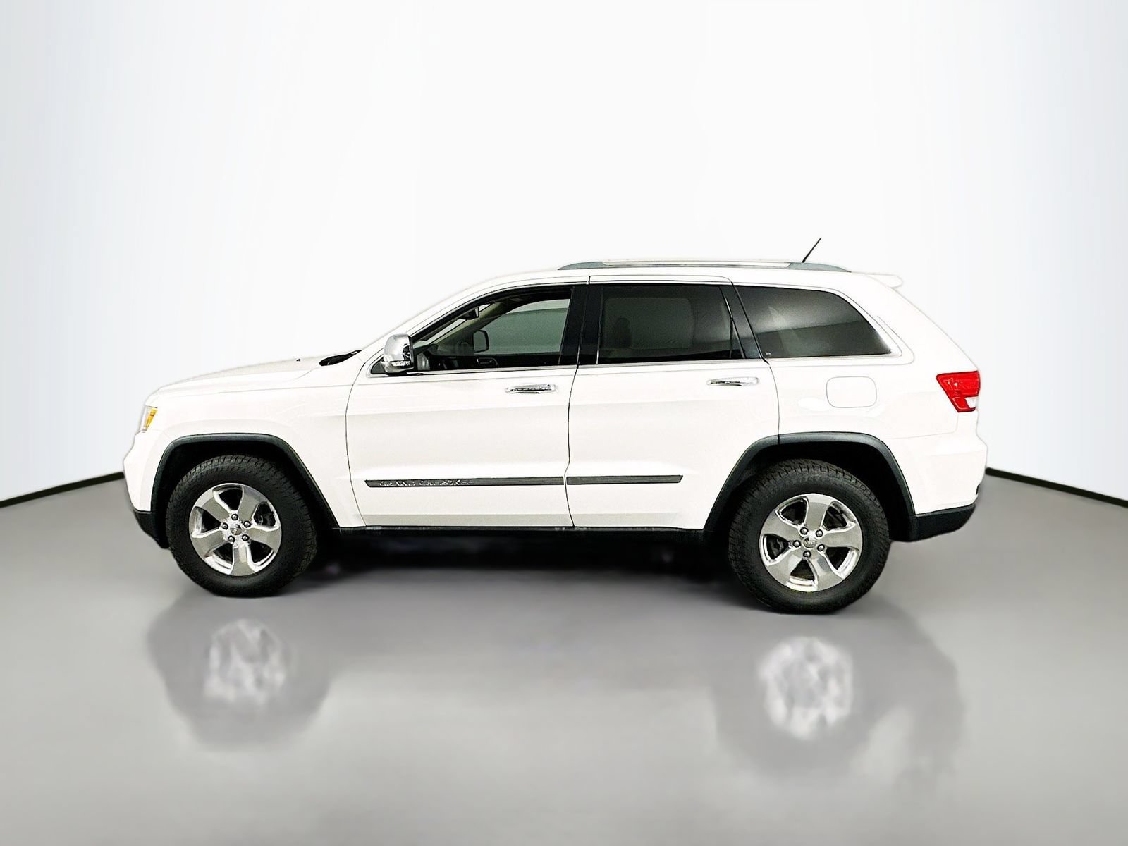 Used 2011 Jeep Grand Cherokee Limited w/ Trailer Tow Group AWD/4WD image 5
