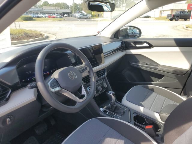 Certified 2025 Volkswagen Taos S image 18