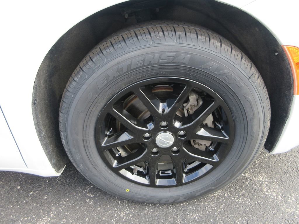 Used 2020 Chrysler Pacifica Touring-L image 9