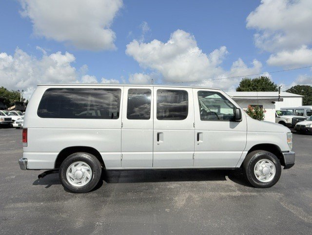 Used 2008 Ford E-150 and Econoline 150 Wagon RWD image 5