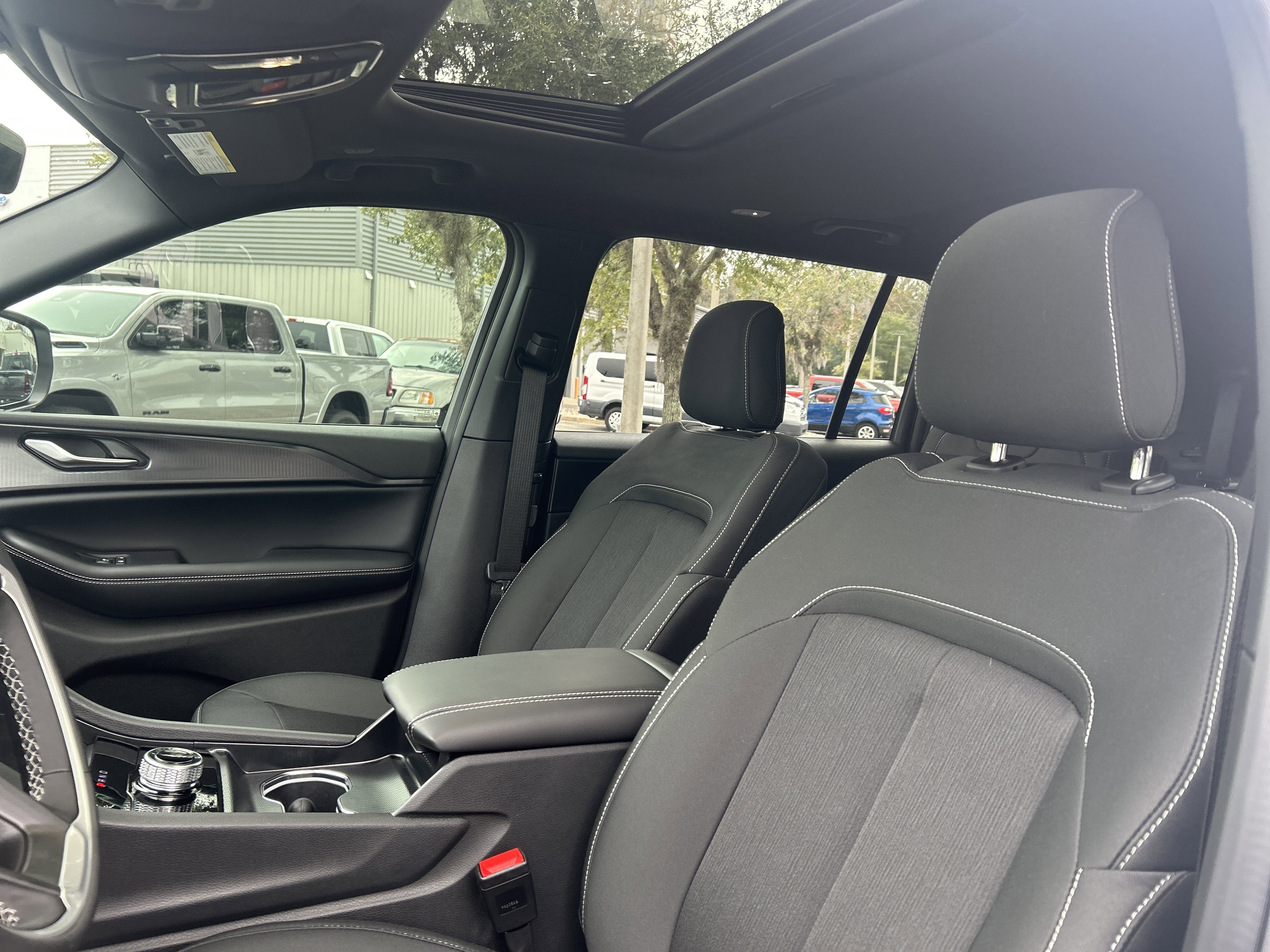 New 2025 Jeep Grand Cherokee L Laredo image 15