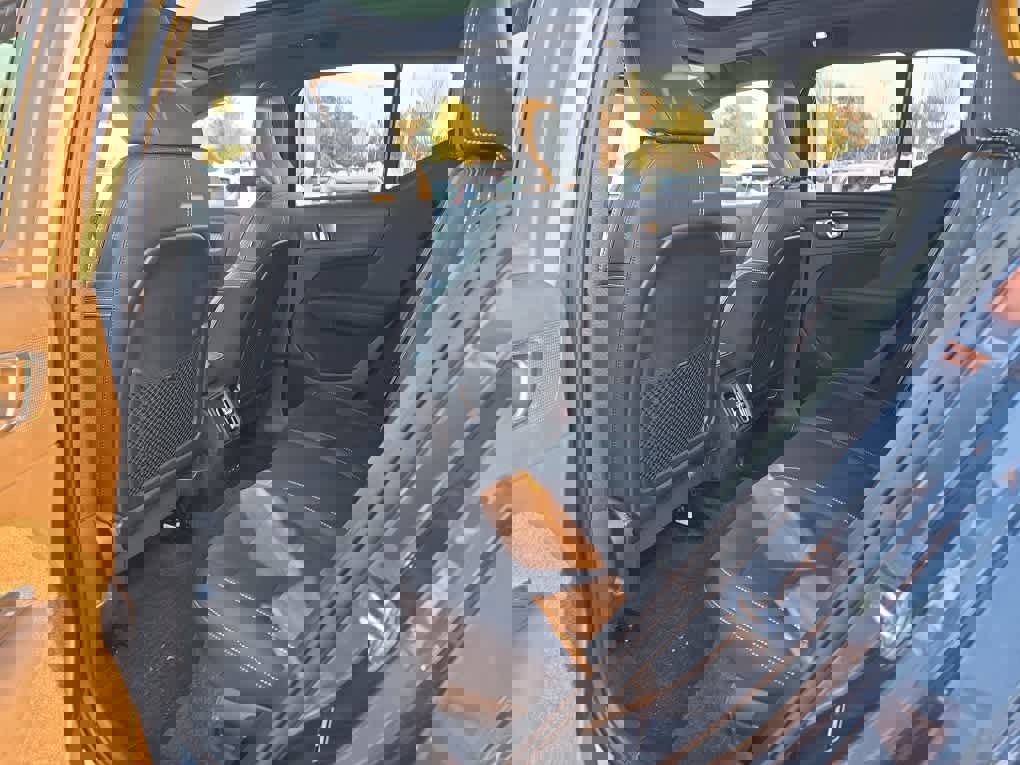 Used 2022 Volvo XC40 P8 Recharge Plus image 24