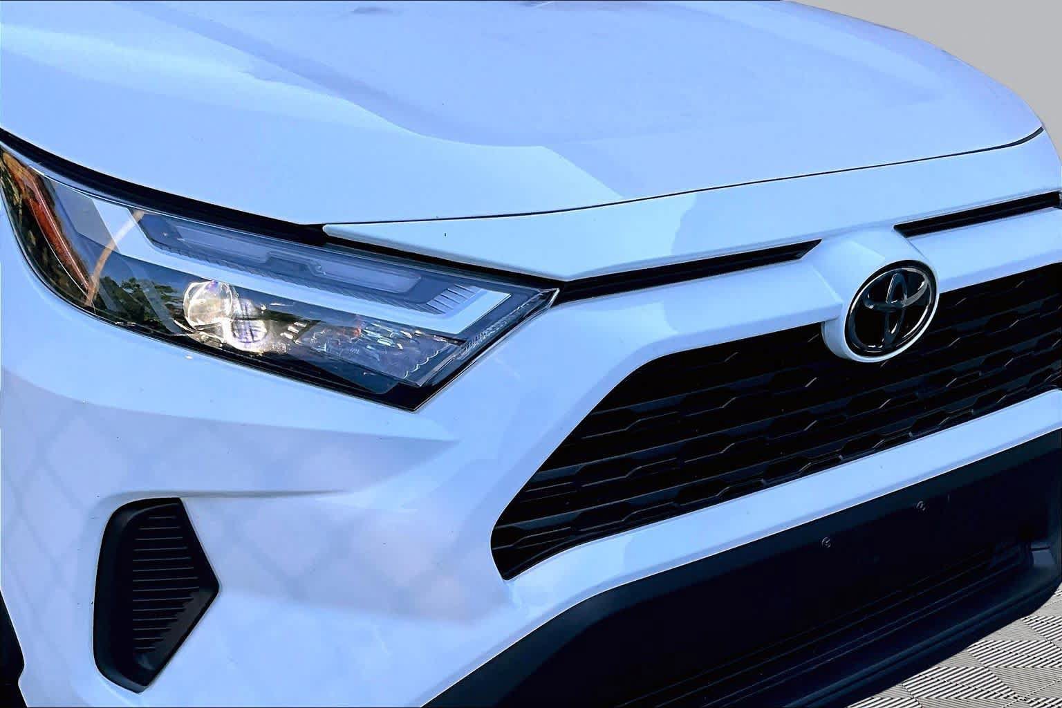 Certified 2025 Toyota RAV4 XLE AWD/4WD image 30