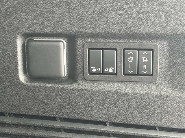 Used 2023 Chevrolet Tahoe Premier w/ Premium Package RWD image 25