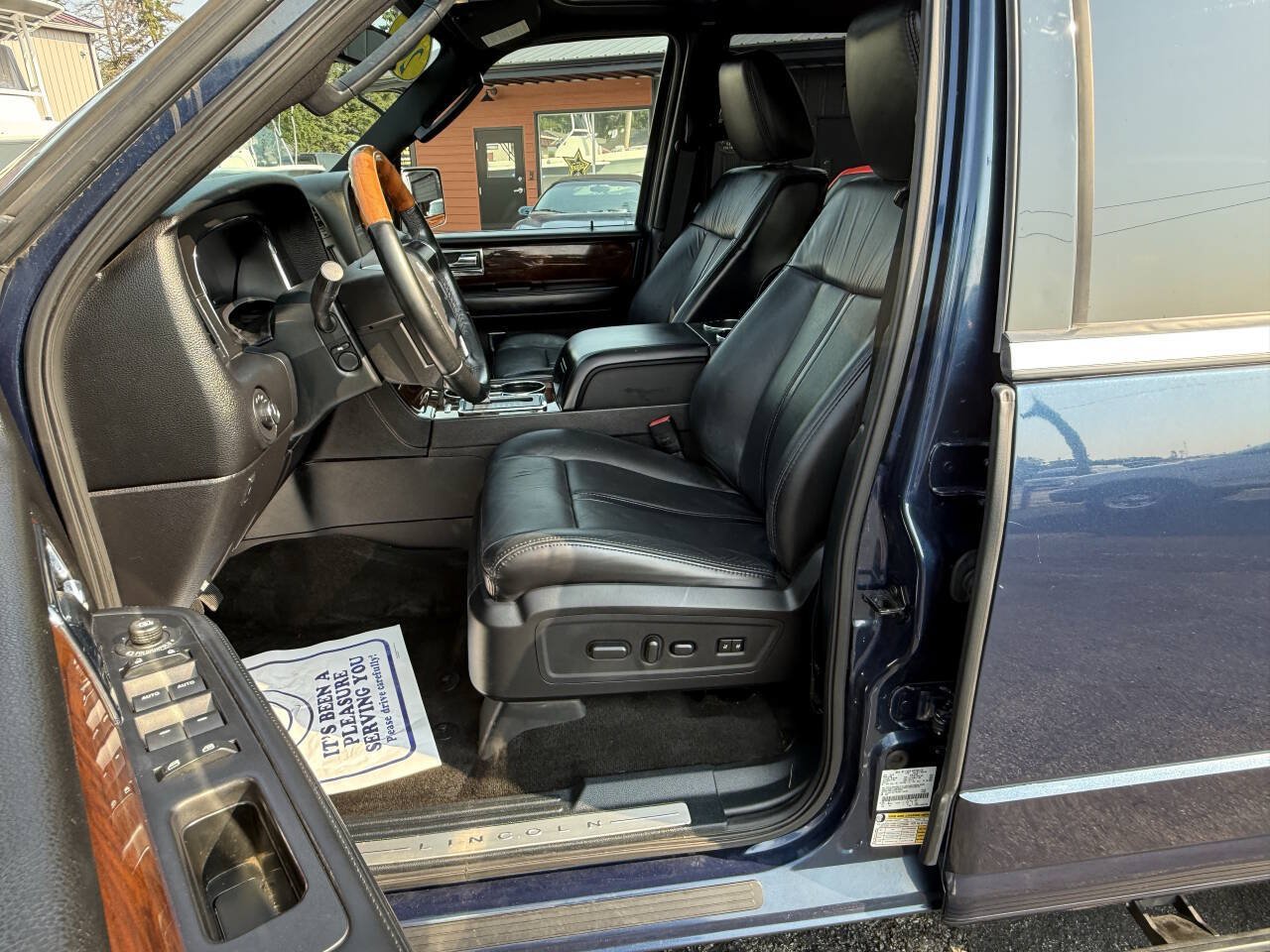 Used 2016 Lincoln Navigator Select AWD/4WD image 9