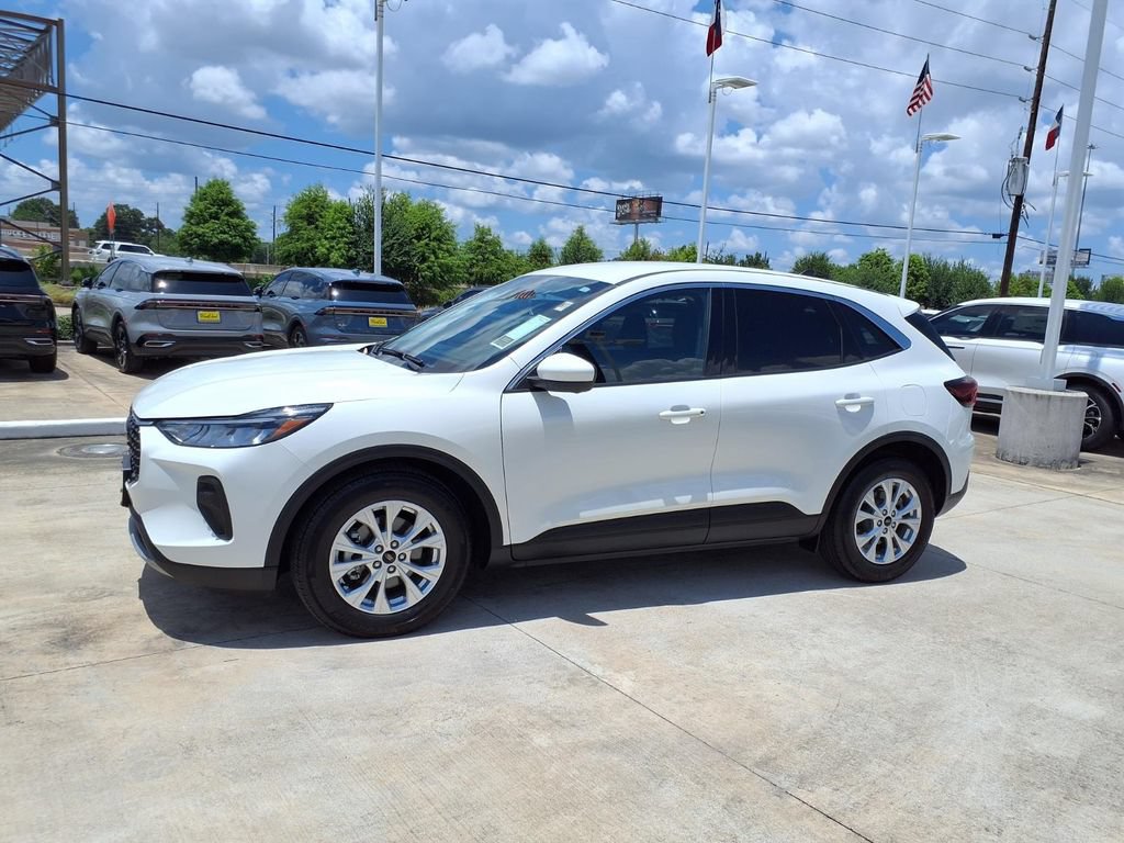 Used 2023 Ford Escape Active w/ Tech Pack #2 FWD image 3