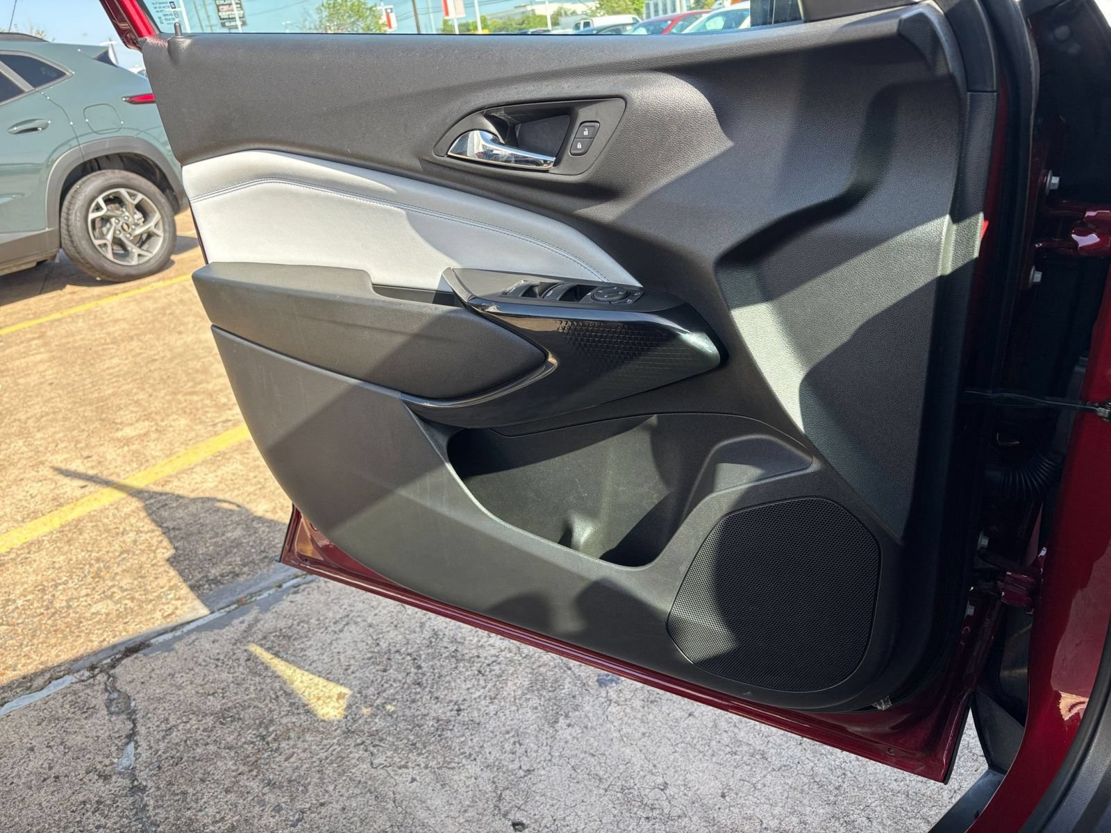 Used 2025 Chevrolet Trax LT FWD image 15