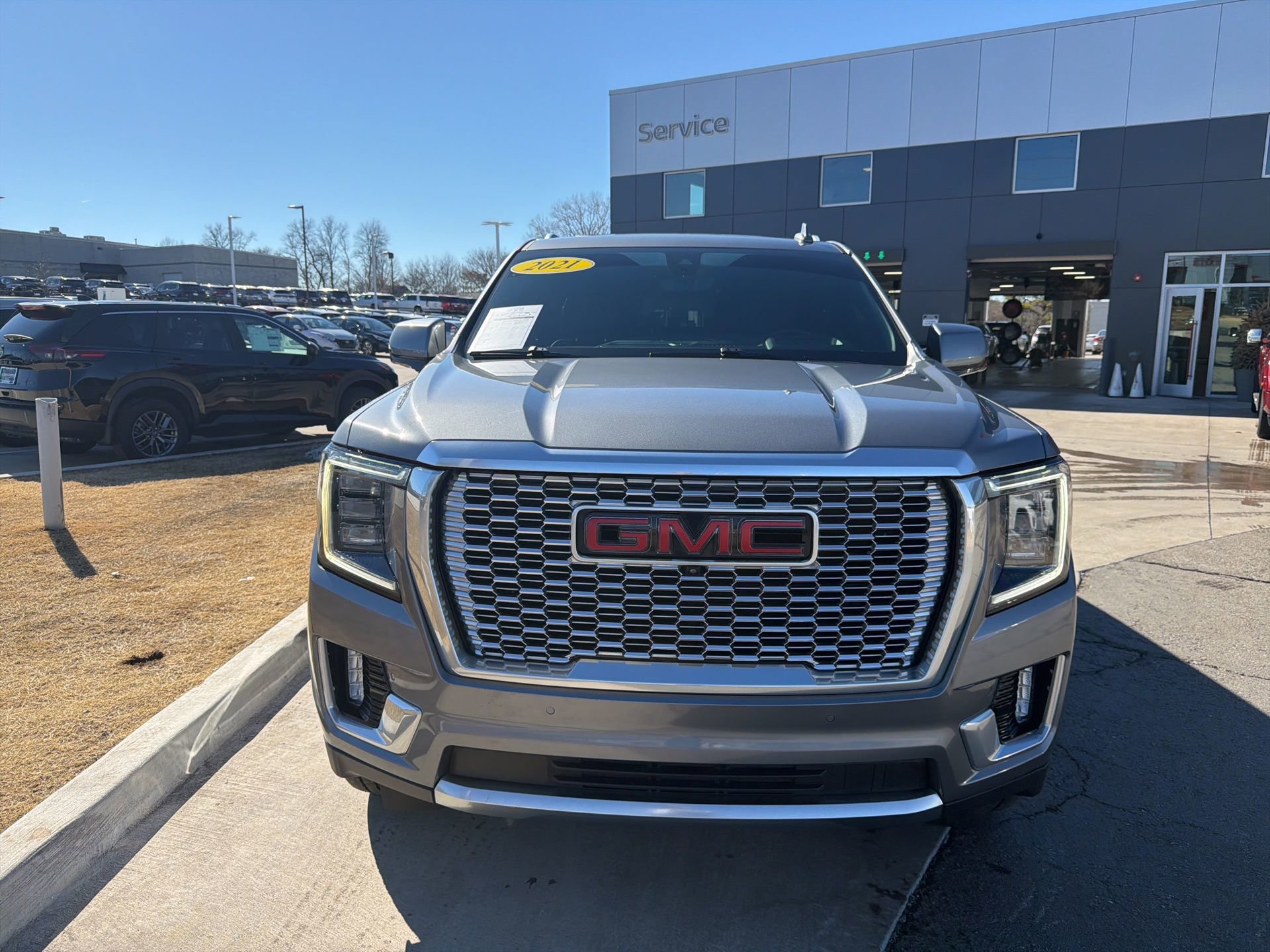 Used 2021 GMC Yukon XL Denali w/ Denali Premium Package image 2