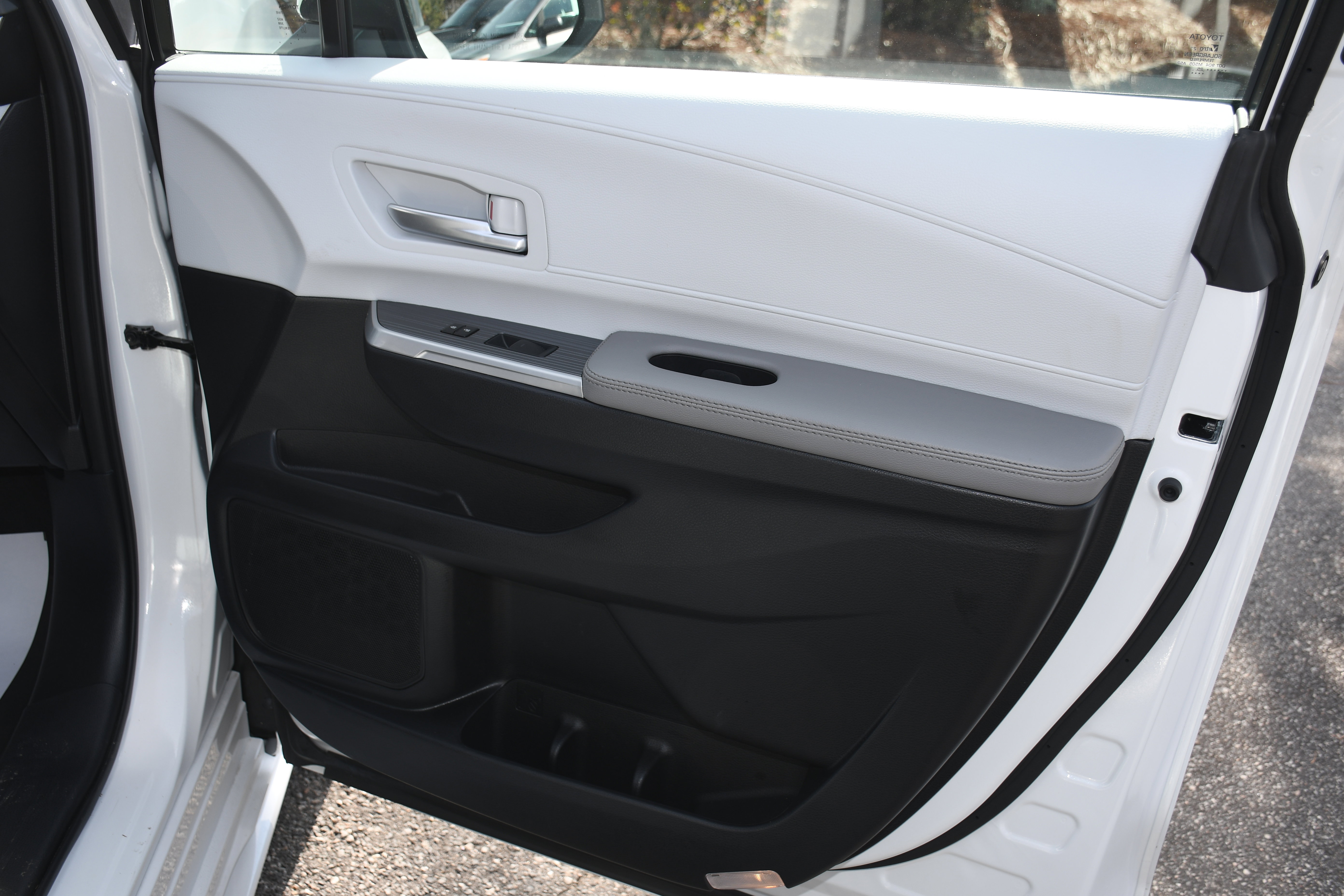 Used 2025 Toyota Sienna XLE w/ XLE Plus Package image 20