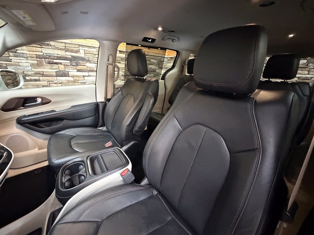 Used 2019 Chrysler Pacifica Touring-L w/ Advanced Safetytec Group FWD image 23