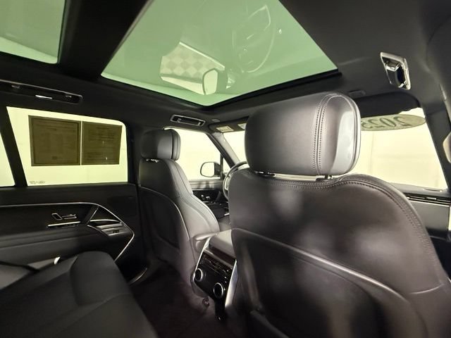 Used 2025 Land Rover Range Rover SE AWD/4WD image 32