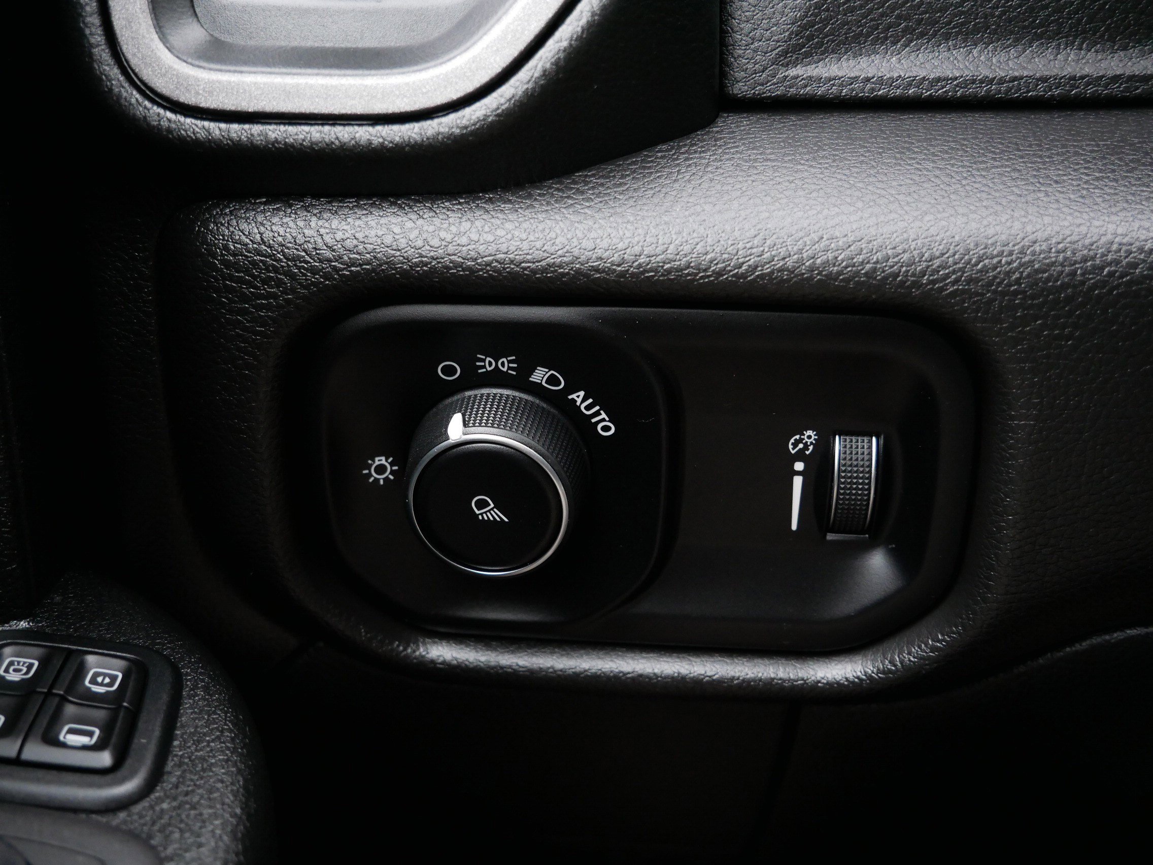 Used 2024 RAM 2500 Tradesman w/ Chrome Appearance Group image 31