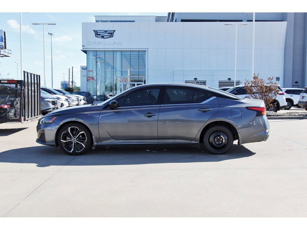 Used 2024 Nissan Altima 2.5 SR image 3