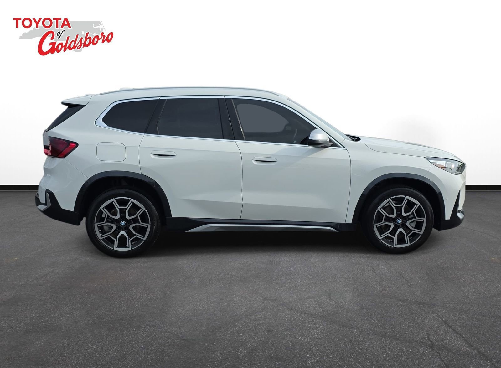 Used 2023 BMW X1 xDrive28i w/ Convenience Package image 4