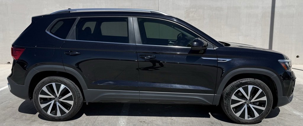 Used 2022 Volkswagen Taos SE image 2