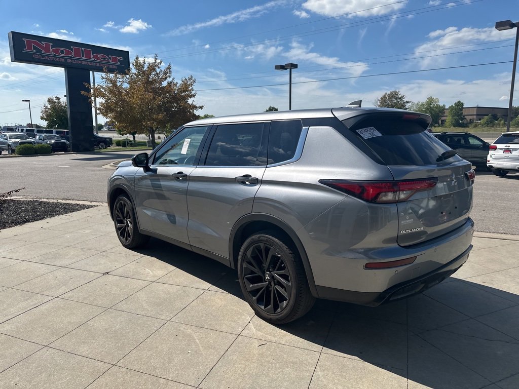 Used 2024 Mitsubishi Outlander SE image 9