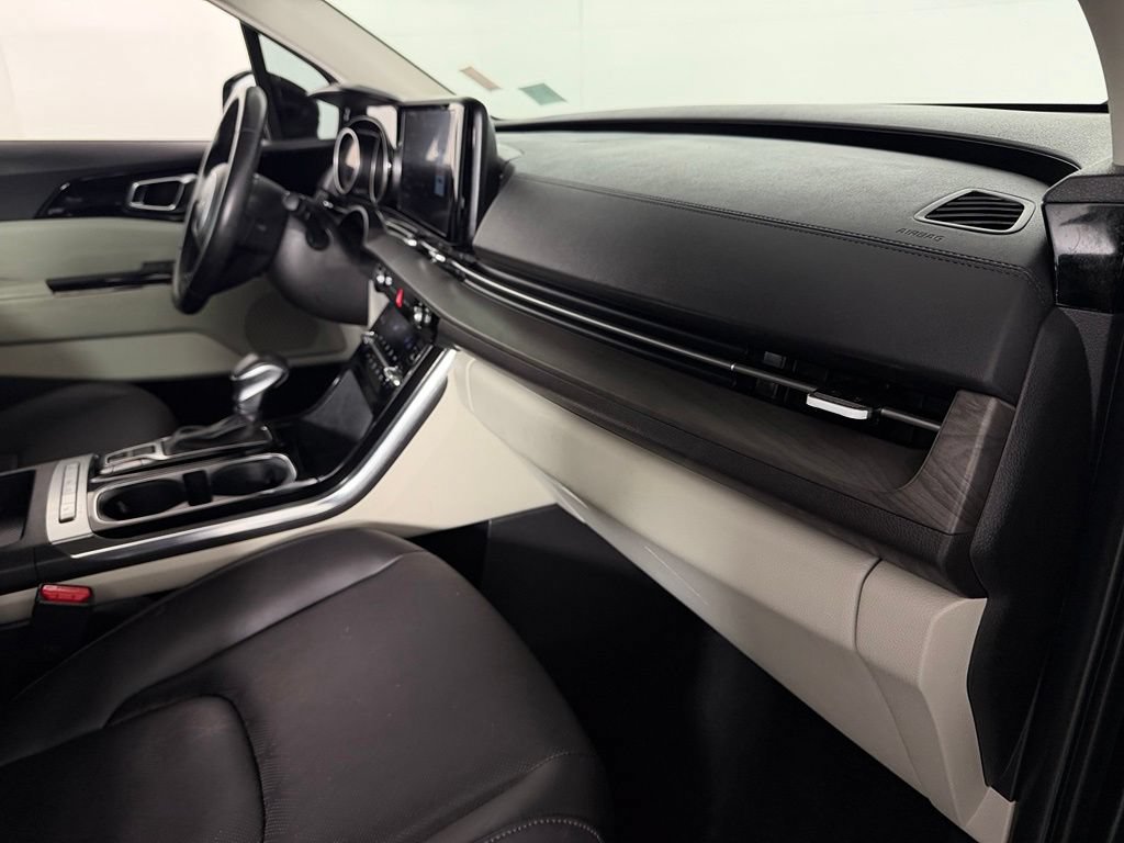 Used 2024 Kia Carnival EX FWD image 34