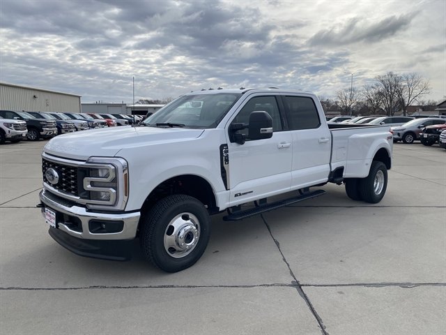 New 2026 Ford F350 XLT w/ XLT Premium Package AWD/4WD image 1