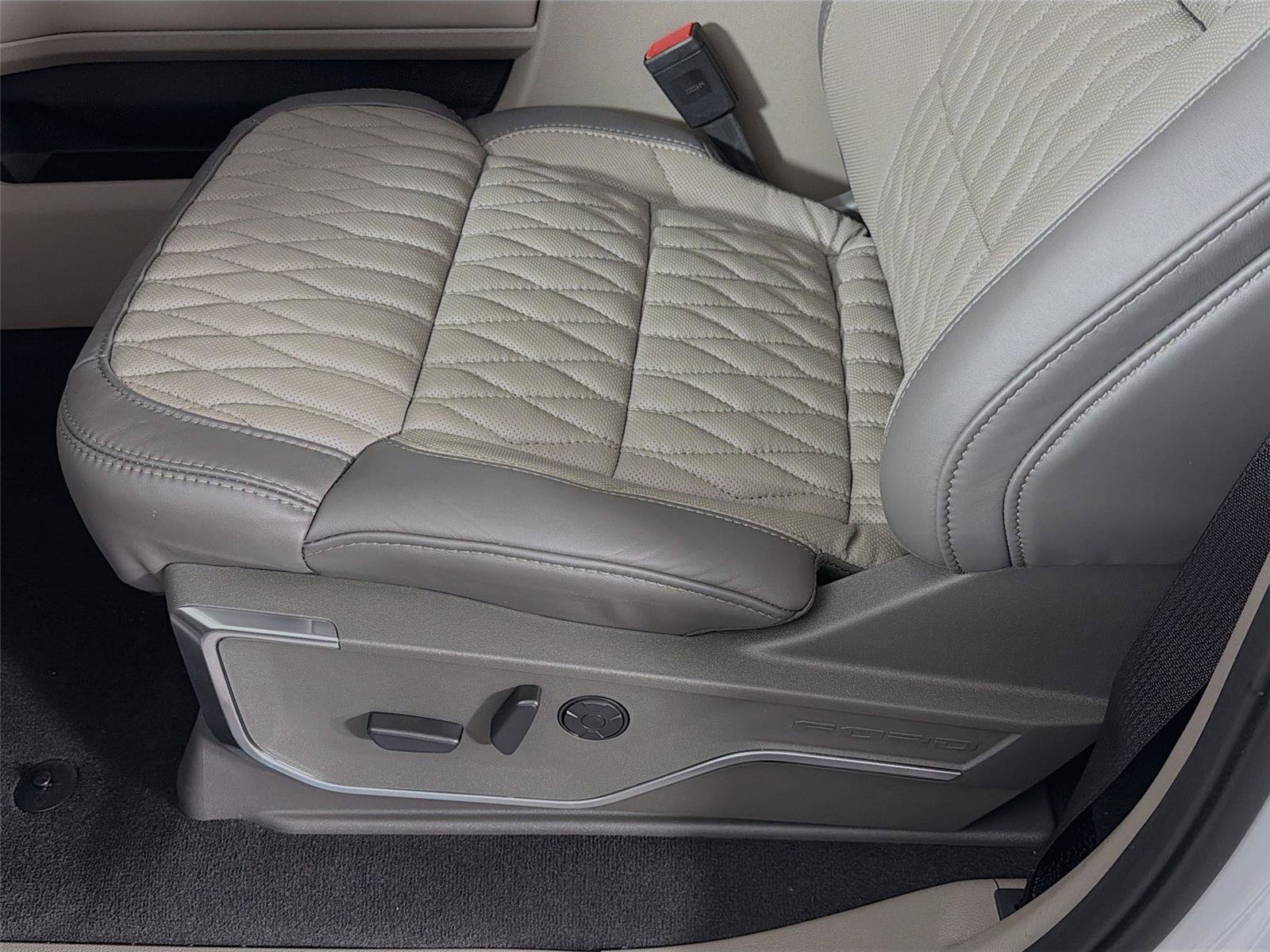 New 2026 Ford F250 Platinum w/ Platinum Plus Package image 22