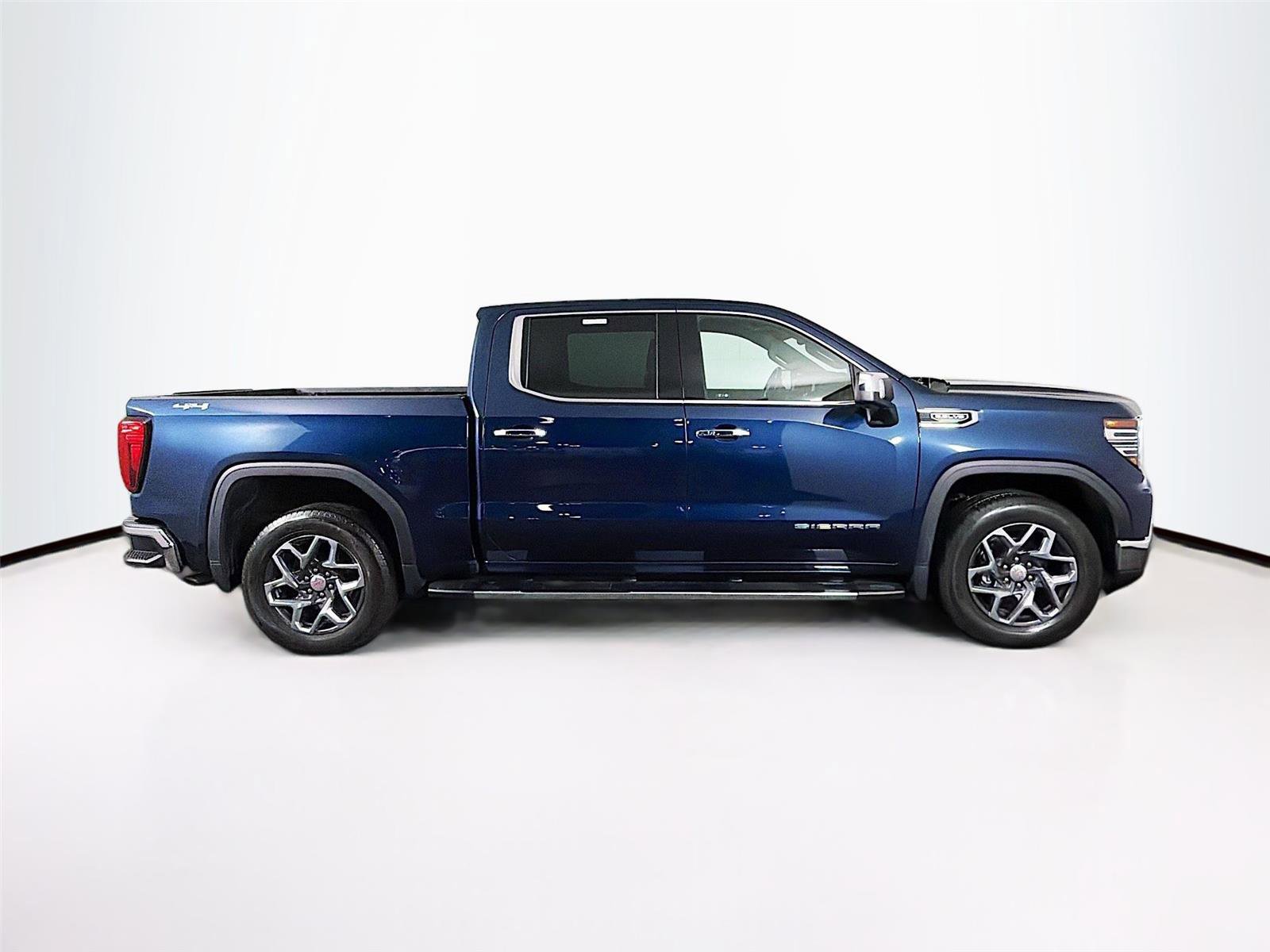 Used 2023 GMC Sierra 1500 SLT w/ SLT Premium Package image 8