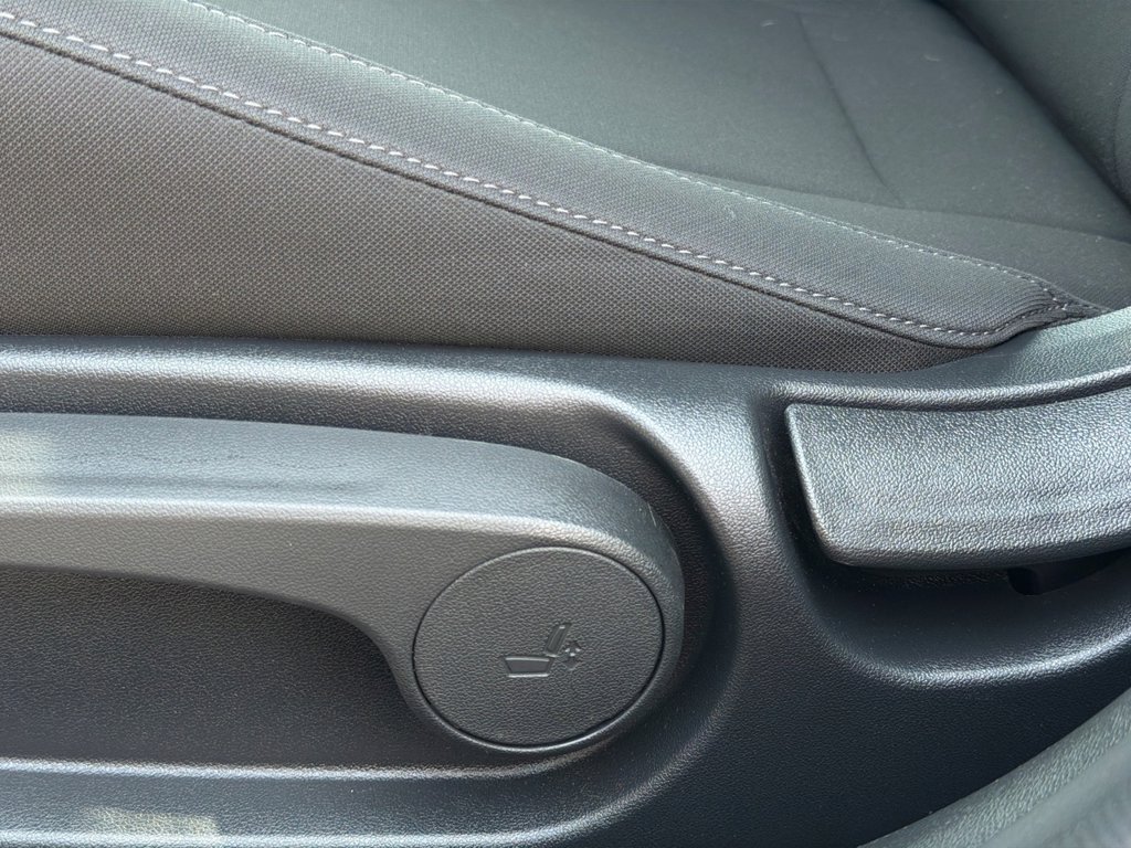 Certified 2025 Hyundai Elantra SEL FWD image 18