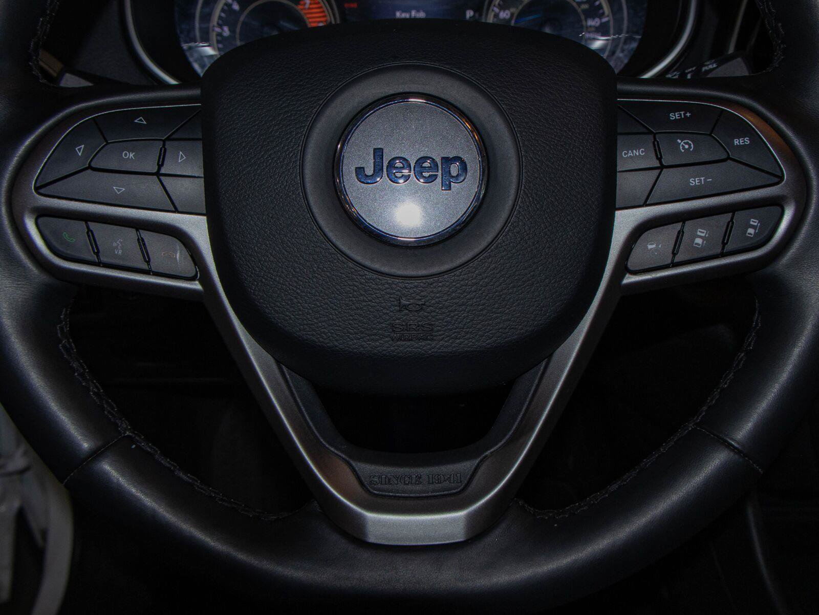 Used 2021 Jeep Cherokee Limited AWD/4WD image 11