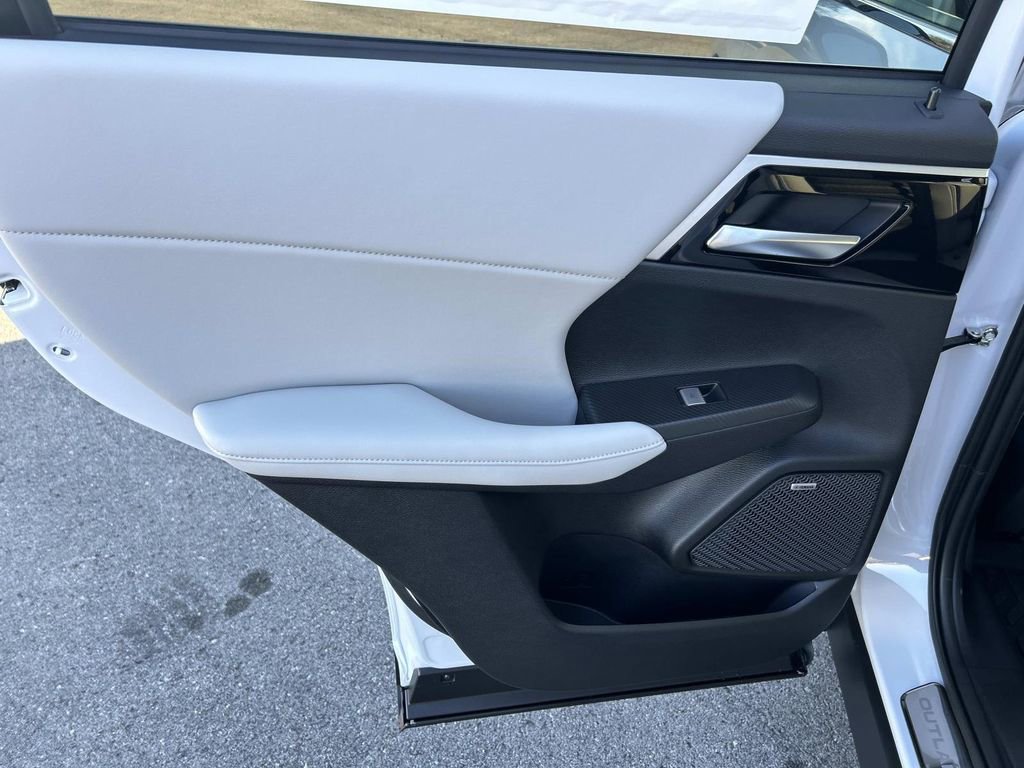 New 2026 Mitsubishi Outlander SE FWD image 20