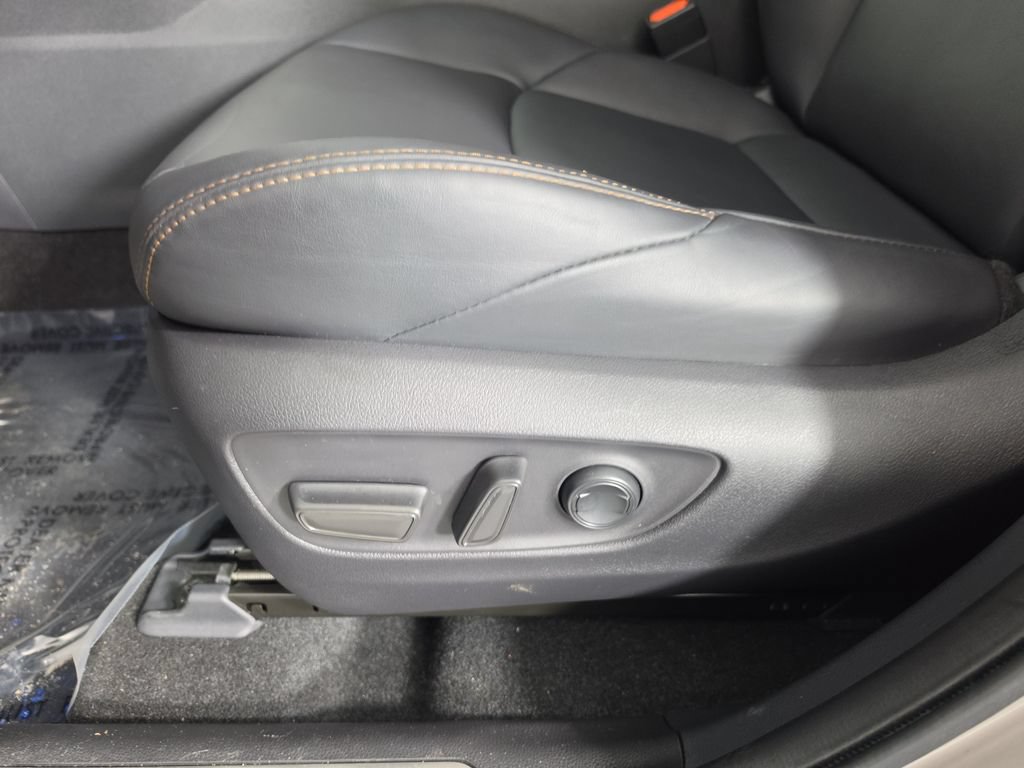 Certified 2023 Toyota Venza XLE AWD/4WD image 9