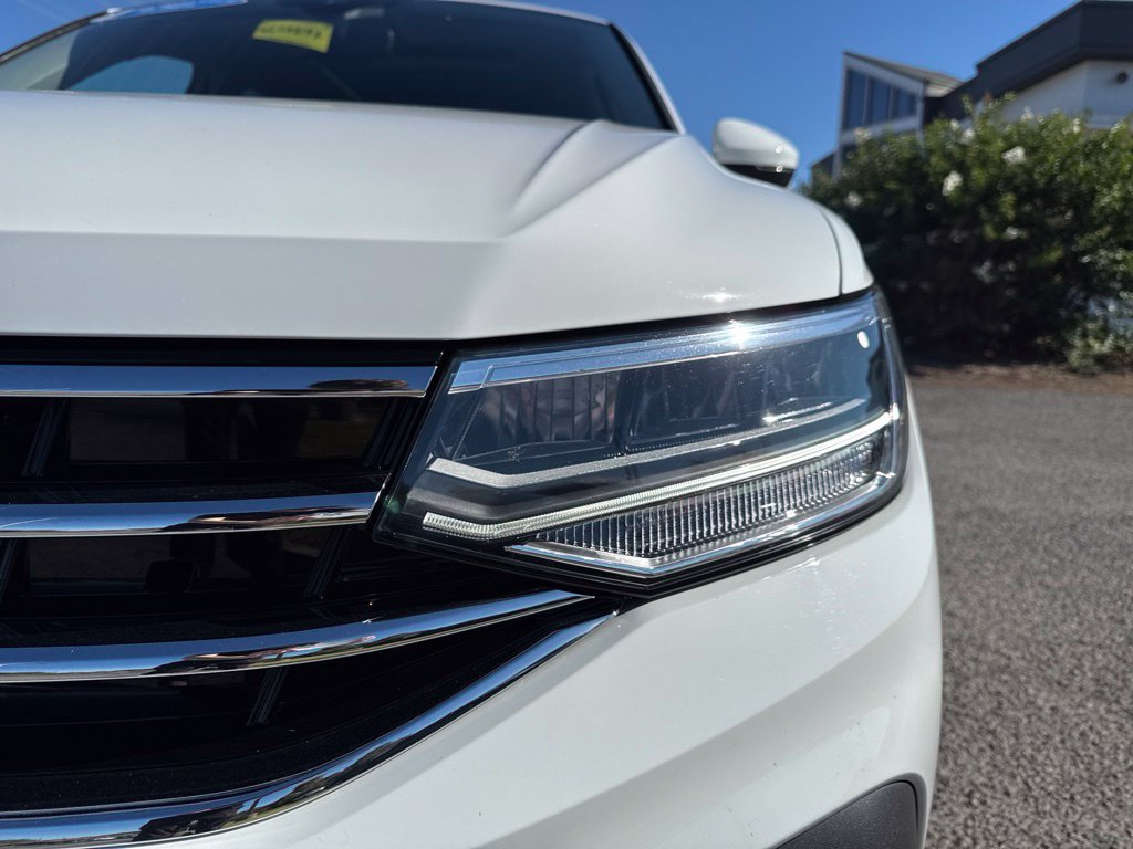 Used 2024 Volkswagen Tiguan SE w/ Panoramic Sunroof Package FWD image 9