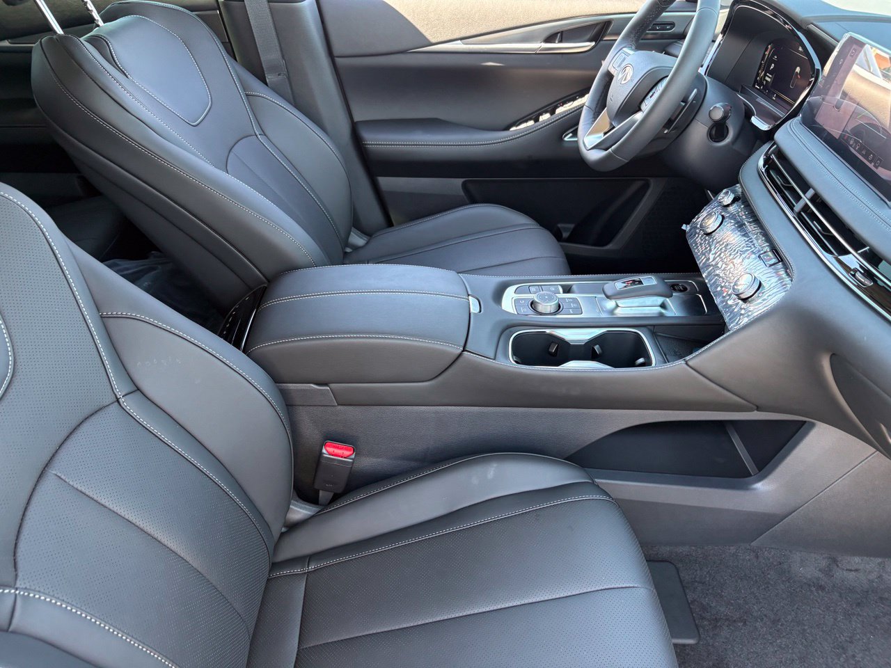 New 2027 INFINITI QX60 Luxe w/ Cargo Package FWD image 12