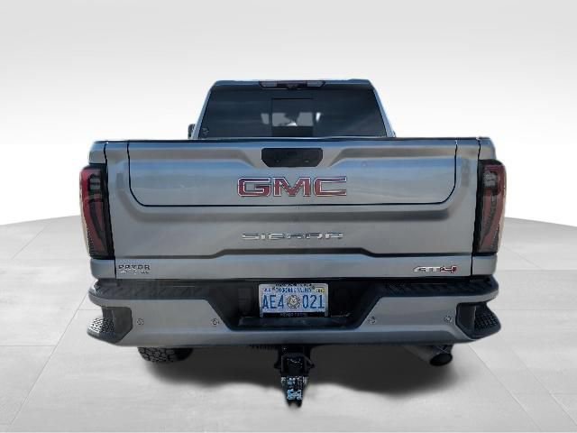 Used 2024 GMC Sierra 2500 AT4 w/ Technology Package AWD/4WD image 4