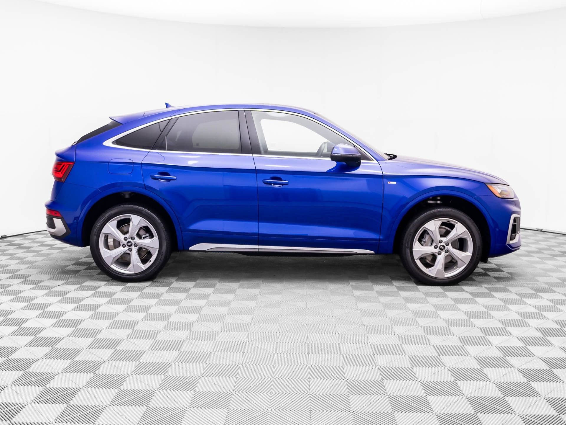 Used 2023 Audi Q5 2.0T Prestige w/ Prestige Package AWD/4WD image 6