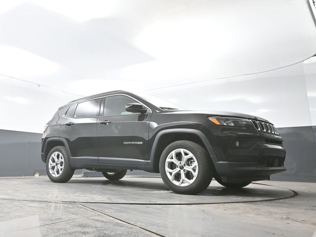 Used 2025 Jeep Compass Latitude image 26